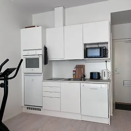 Apartment 1br Near Trains & Snacks