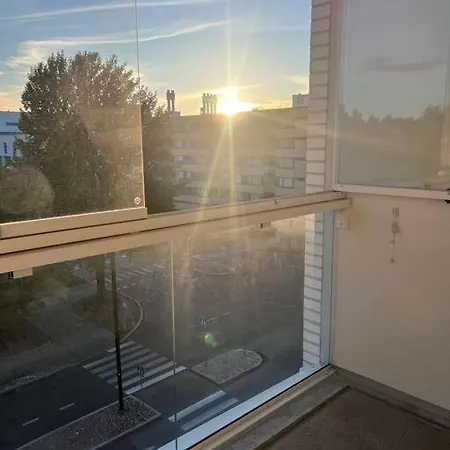 1br Near Trains & Snacks Apartment *