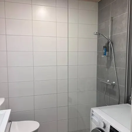 Apartment 1br Near Trains & Snacks *